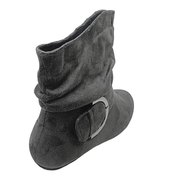 Women Buckle Detail Slouch Flat Heel Ankle Booties - Picture 4 of 6